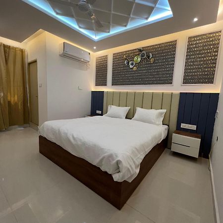 Snr Venus Hotels تيروباتي المظهر الخارجي الصورة