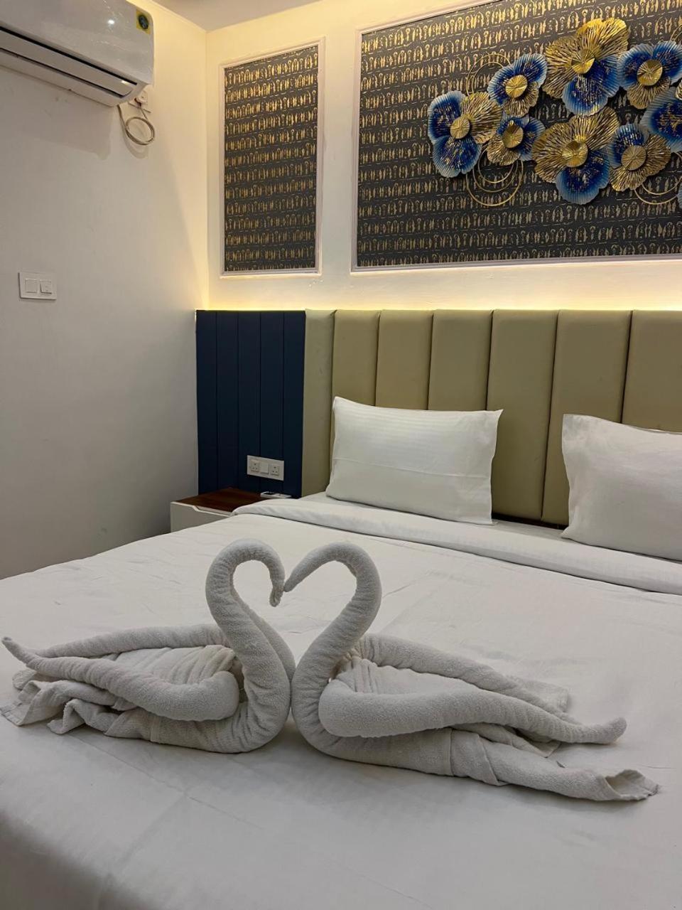 Snr Venus Hotels تيروباتي المظهر الخارجي الصورة