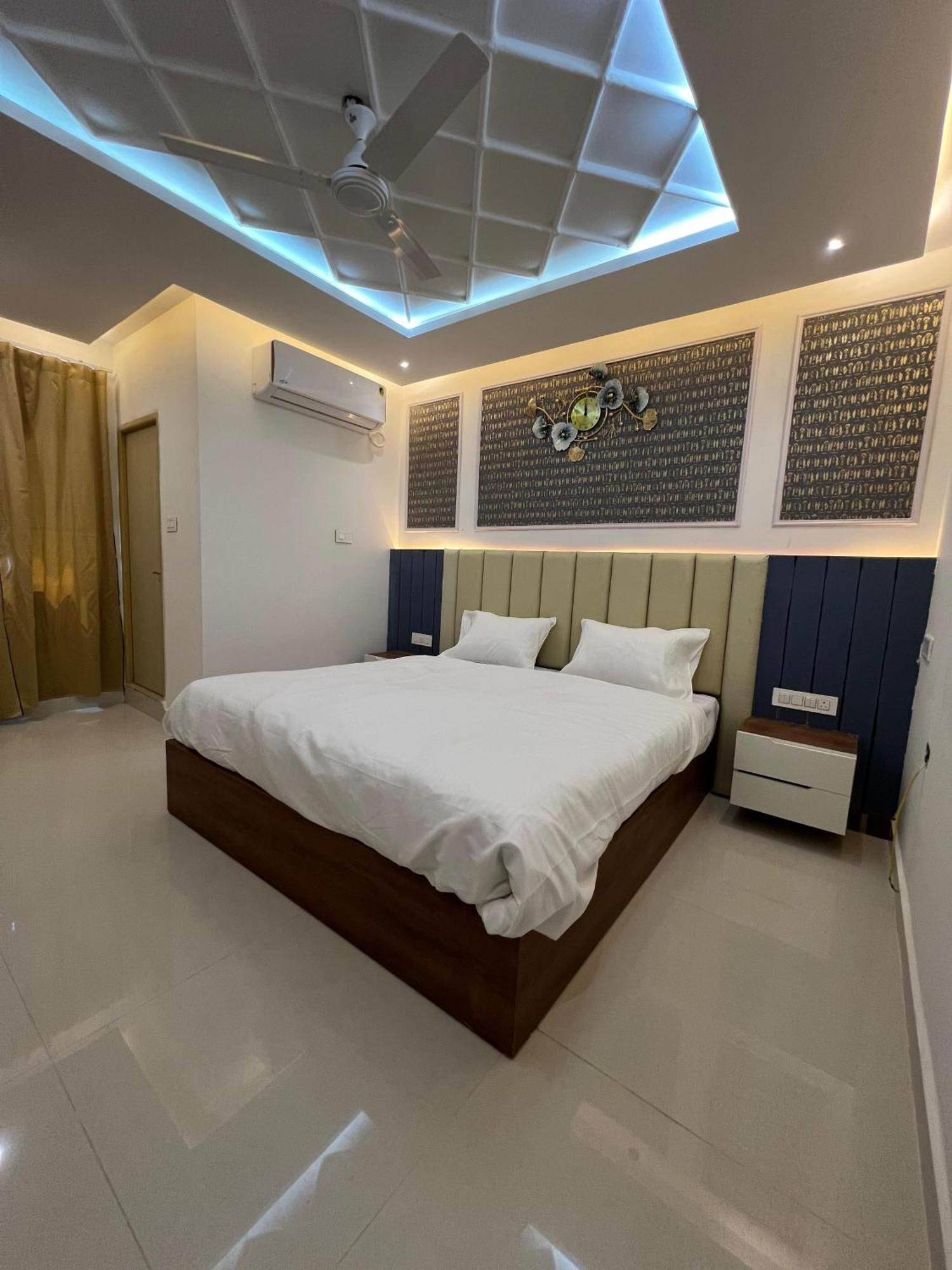 Snr Venus Hotels تيروباتي المظهر الخارجي الصورة