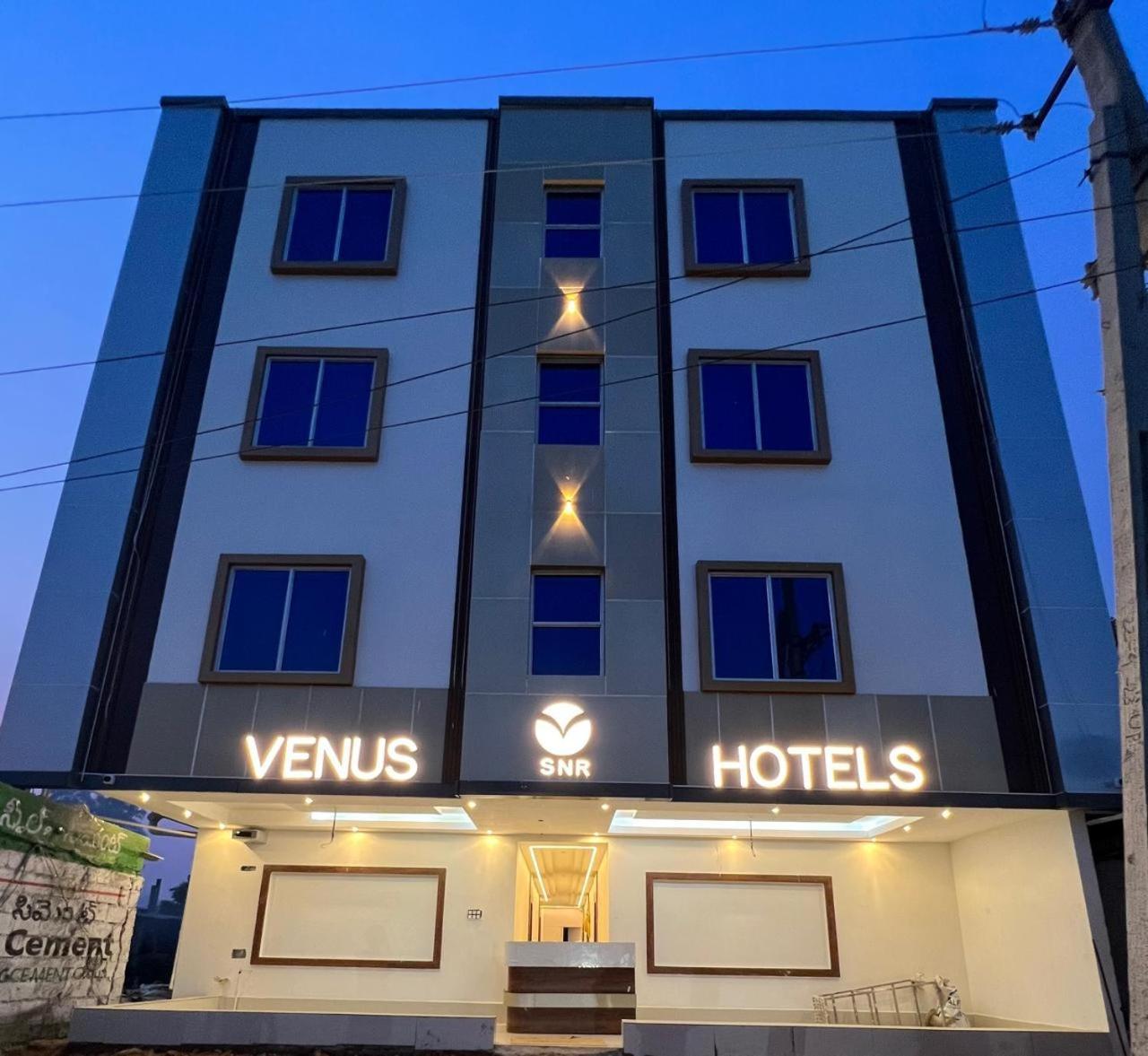 Snr Venus Hotels تيروباتي المظهر الخارجي الصورة